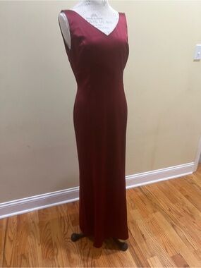 Ann Taylor Sleeveless Burgundy Maxi Gown